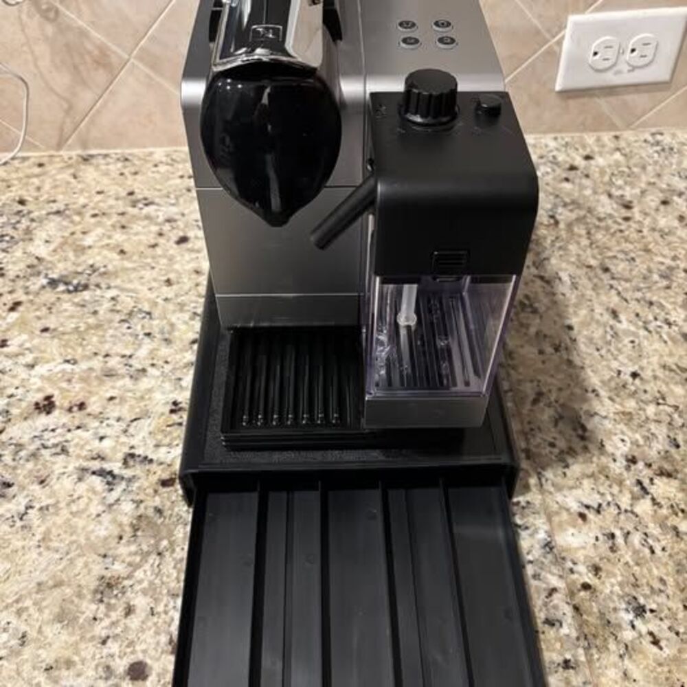 Nespresso DeLonghi Lattissima Plus Bundle